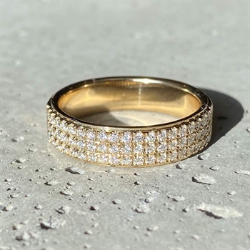 Dazzling - Ring aus 14 Karat Gold in 3 Reihen mit insgesamt 0,49 Karat. H-W/SI