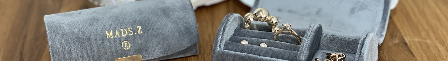 Kvalitets smykker i guld og sølv fra Mads Z Eksklusive Schmuckstücke aus Gold und Silber von Mads Z
